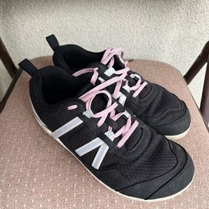 Women’s Xero Prio athletic shoes, size 37